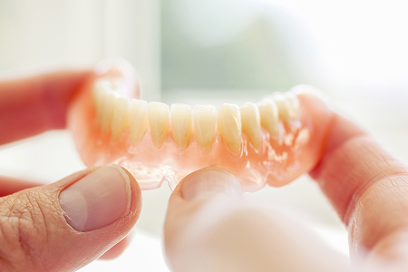 使用中の入れ歯の調整